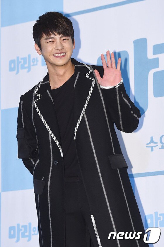 본문 이미지 - 가수 서인국이 15일 오후 서울 상암동 스탠포드 호텔에서 열린 JTBC 새 예능 '마리와 나'(연출 김노은, 마건영, 오은샘, 정재훈, 이태희) 제작발표회에 참석해 포즈를 취하고 있다. ⓒ News1star./고아라 기자
