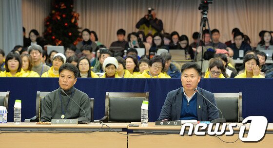 본문 이미지 - 16일 오전 서울 중구 YWCA 대강당에서 열린 4.16세월호참사 특조위 제1차 청문회에서 참고인으로 출석한 단원고 희생자 아버지 이모씨가 위원들의 질의에 답하고 있다. 2015.12.16/뉴스1 ⓒ News1 박세연 기자