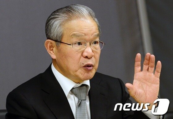 권태신 한국경제연구원 원장이 15일 오후 서울 영등포구 여의도 전국경제인연합회 회관에서 뉴스1과 인터뷰를 하고 있다.2015.12.15/뉴스1 © News1 민경석 기자