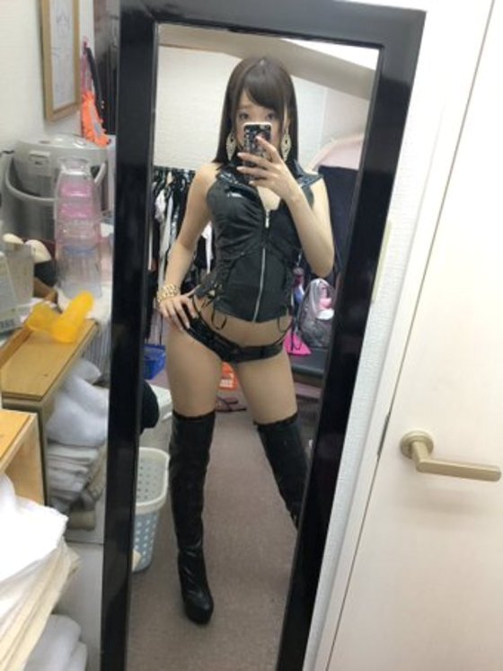 본문 이미지 - 일본 AV배우 하스미 쿠레아가 섹시미가 돋보이는 거울 셀카를 공개했다. ⓒ News1star / 하스미 쿠레아 트위터