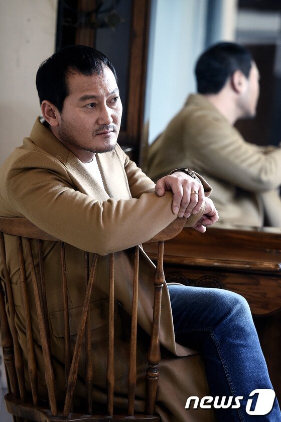 본문 이미지 - 배우 정만식이 최근 서울 종로구 삼청동의 한 카페에서 진행된 인터뷰에서 영화 '대호'와 영화 '히말라야'의 흥행을 빌었다. ⓒ News1star / 고아라 기자