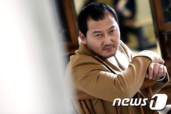 본문 이미지 - 배우 정만식이 최근 서울 종로구 삼청동의 한 카페에서 진행된 인터뷰에서 영화 '대호' 촬영 당시 유달리 고민이 많았던 이유에 대해 이야기했다. ⓒ News1star / 고아라 기자