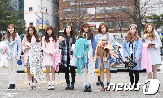 본문 이미지 - 러블리즈가 후배 걸그룹 여자친구를 언급했다. ⓒ News1star DB