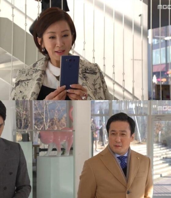 본문 이미지 - ‘내딸 금사월’ 전인화가 손창민을 속이기 위해 능청 연기를 선보였다. ⓒ News1star/MBC ‘내 딸, 금사월’ 캡처