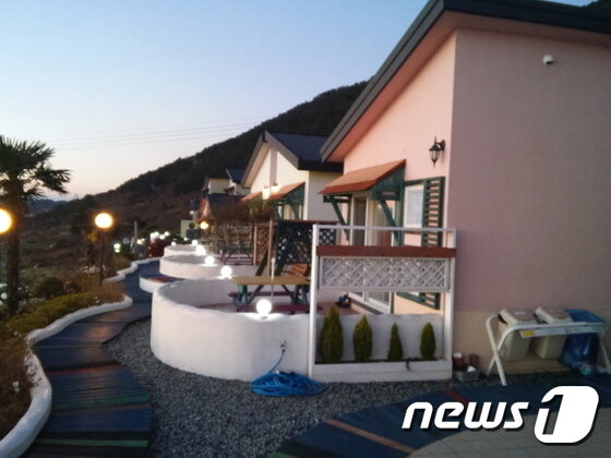 본문 이미지 - 지중해 풍의 남해펜션 1번지의 모습. 박창욱 기자.ⓒ News1