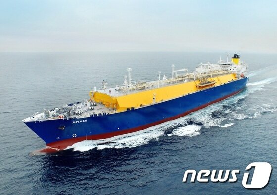 본문 이미지 - 현대중공업이 2015년 브루나이 BGC사에 인도한 15만5천 입방미터급(㎥) LNG선. ⓒ News1