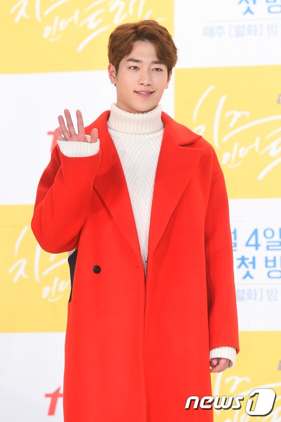 본문 이미지 - 배우 서강준이 22일 오후 서울 영등포 타임스퀘어 아모리스홀에서 열린 tvN 월화드라마 '치즈인더트랩'(극본 김남희, 고선희, 전영신 / 연출 이윤정 / 이하 치인트) 제작발표회에 참석해 포즈를 취하고 있다.'ⓒ News1star/고아라 기자