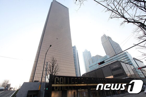 본문 이미지 - '갤러리아면세점 63' 외부 전경 ⓒ News1