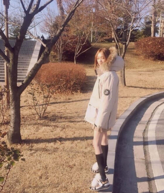 본문 이미지 - '치즈인더트랩' 이성경이 마른 몸매를 공개했다. ⓒ News1star / 이성경 인스타그램