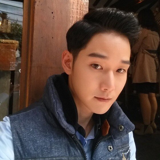 본문 이미지 - 배우 강성이 이혼과 관련된 루머를 해명했다. ⓒ News1star/강성 인스타그램