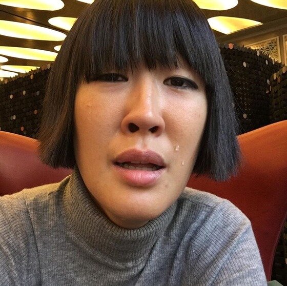 본문 이미지 - 방송인 홍진경이 눈물셀카를 공개했다. ⓒ News1star / 홍진경 SNS