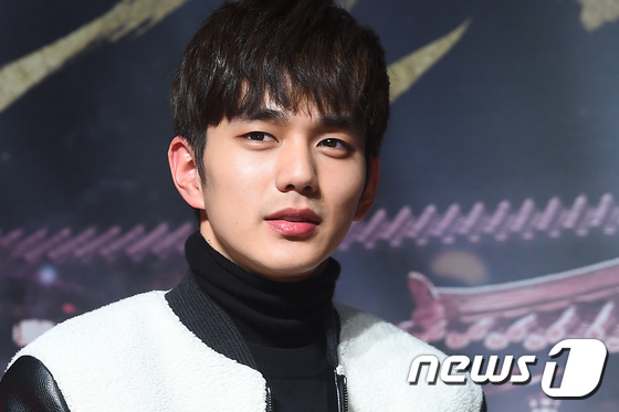 (서울=뉴스1스타) 고아라 기자 = 배우 유승호가 24일 오후 서울 롯데시네마 월드타워에서 열린 영화 '조선마술사'(감독 김대승) 매직 크리스마스 커플 이벤트에 참석해 이야기를 나 …