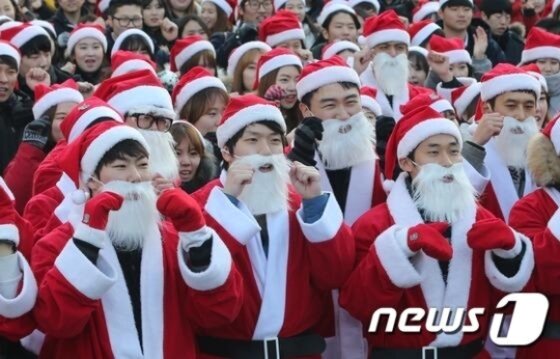본문 이미지 - 아들에게 크리스마스 선물을 주기 위해 포르노배우가 된 엄마가 화제를 모으고 있다. ⓒ News1DB