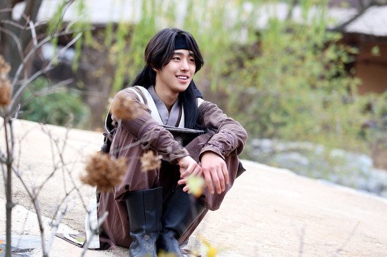 본문 이미지 - 배우 안효섭이 최근 진행된 인터뷰에서 MBC 단막극 '퐁당퐁당 러브' 촬영 전 무술 연습 매진 당시를 회상했다. ⓒ News1star / 스타하우스 엔터테인먼트