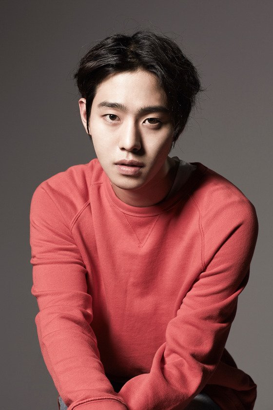 본문 이미지 - 배우 안효섭이 최근 진행된 인터뷰에서 MBC 단막극 '퐁당퐁당 러브' 향후 다양한 모습을 보여줄 수 있는 엔터테이너가 되고 싶다고 포부를 밝혔다. ⓒ News1star / 스타하우스 엔터테인먼트