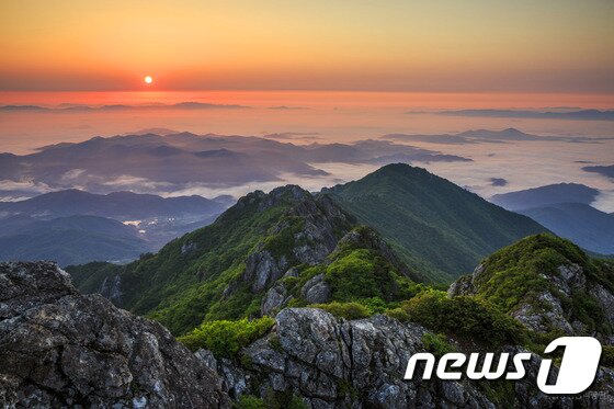본문 이미지 - 가야산 일출. (가야산국립공원 제공) ⓒ News1