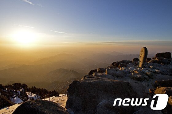 본문 이미지 - 지리산 천왕봉 일출. (지리산국립공원 제공)ⓒ News1