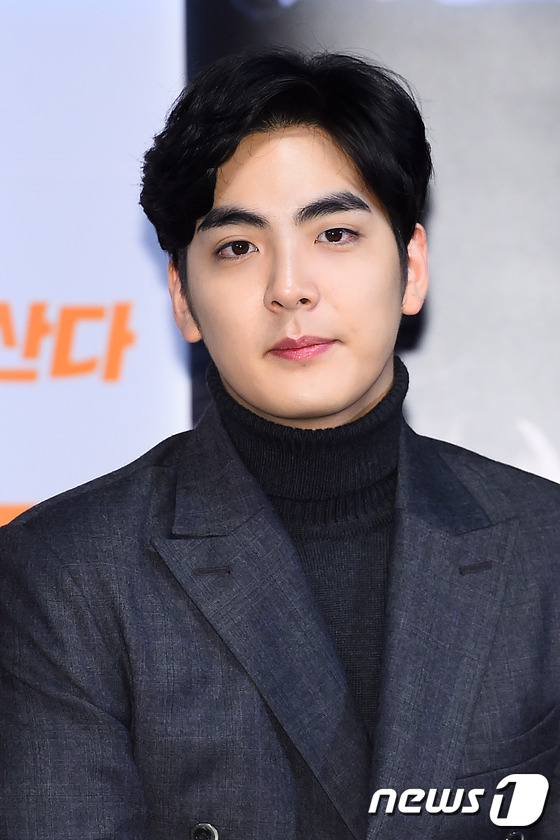 (서울=뉴스1스타) 고아라 기자 = 배우 문용석이 28일 오후 서울 롯데시네마 건대입구에서 열린 영화 '잡아야 산다'(감독 오인천) 언론시사회에 참석해 이야기를 나누고 있다.'잡아 …