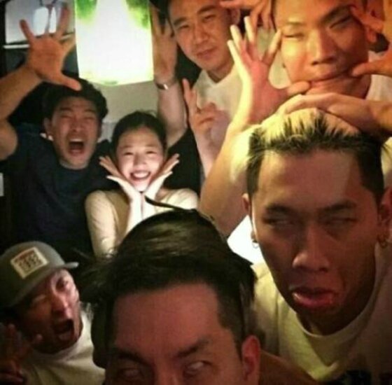 본문 이미지 - '힐링캠프' 최자와 설리의 과거 사진에 관심이 쏠리고 있다. ⓒ News1star/DJ프리즈 인스타그램