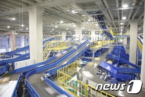 본문 이미지 - 한진택배의 동서울 택배허브터미널(사진제공=한진택배)ⓒ News1