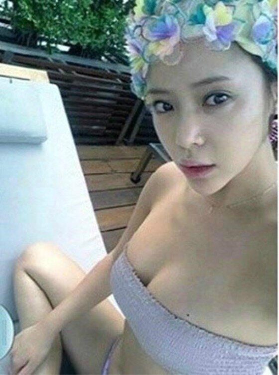 본문 이미지 - 배우 황정음이 연기대상 최우수상을 수상한 가운데 과거 비키니 사진이 눈길을 끈다.ⓒ News1star/ 황정음 SNS