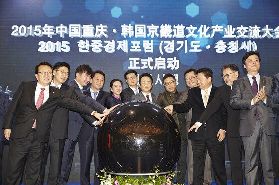 본문 이미지 - 이수만 프로듀서가 '2015 한중경제포럼'에서 'SM이 바라보는 미래세상과 한중 합작 콘텐츠의 발전방향'을 주제로 연설했다. ⓒ News1star / SM엔터테인먼트