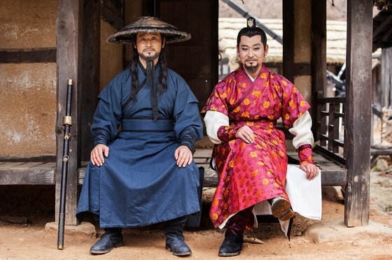 본문 이미지 - '육룡이 나르샤' 박혁권이 길태미, 길선미가 함께 한 모습을 공개했다. ⓒ News1star / SBS