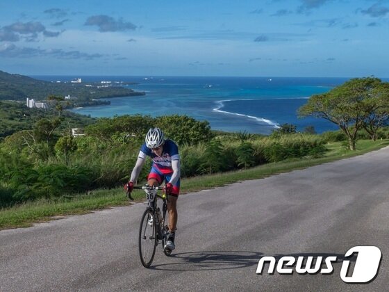 본문 이미지 - 레이스는 마리아나 리조트 & 스파 입구에서 시작하여 자살 절벽을 향해 달려서 되돌아오는 100km의 업다운 힐코스다. 사진 출처/ hell of the marianas ⓒ News1 travel