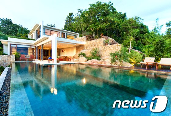 본문 이미지 - 클립프 힐 스타일로 이뤄져 뛰어난 전망과 개인 프라이버시를 갗춘 사무자나 리조트. 사진 제공/ 허니문리조트 ⓒ News1 travel