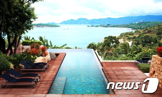 본문 이미지 - 기본적으로 모든 빌라는 테라스에 개인 수영장과 비치베드를 갖추고 있다. 사진 제공/ 허니문리조트 ⓒ News1 travel