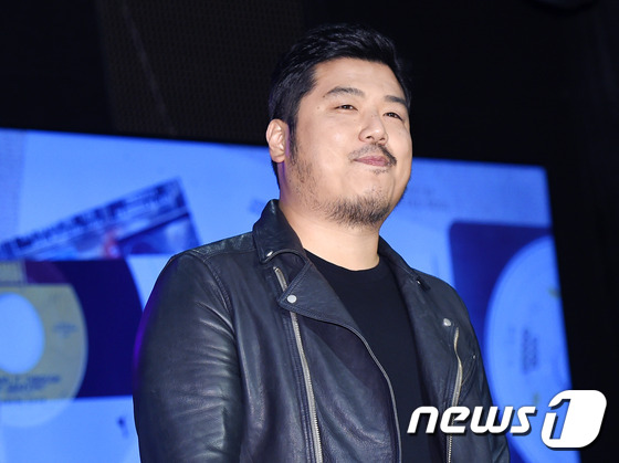 (서울=뉴스1스타) 권현진 기자 = 훈훈한 미소.그룹 브라운아이드소울 영준이 8일 오후 서울 강남구 논현동 엠팟홀에서 정규 4집 앨범 발매 기자회견을 열고 포즈를 취하고 있다.이번 …