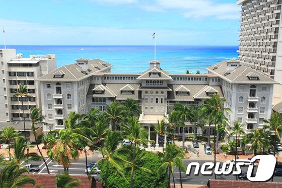 본문 이미지 - 리조트의 모체가 된 모아나 호텔은 지금의 반얀 윙으로 1901년 완공된 H 모양의 건물이다. 사진 제공/ 허니문리조트 ⓒ News1travel