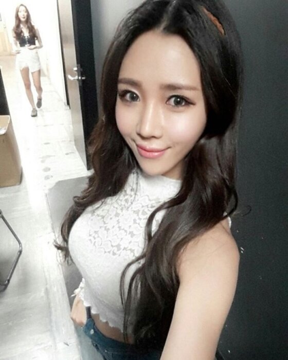 본문 이미지 - 지율의 모습이 관심을 끌고 있다. ⓒ News1star / 지율 인스타그램