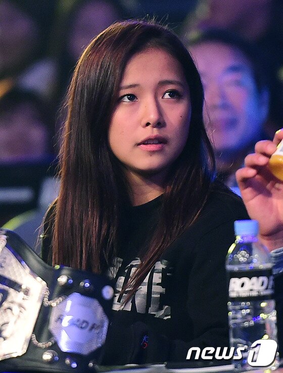 본문 이미지 - 송사연이 소속사 수박 E&M과 분쟁 중이다.  ⓒ News1 스포츠 DB