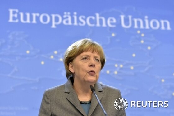 본문 이미지 - 독일의 앙겔라 메르켈 총리가 2015년 2월 벨기에 브뤼셀에서 열린 유럽연합(EU) 정상회의가 끝난 뒤 기자회견을 갖고 있다. EU는 벨라루스 민스크에서 우크라이나와 러시아 지원 우크라이나 반군간에 체결된 휴전헙정이 완전하게 이행되지 않을 경우 (러시아에 대한) 제재를 더욱 강화할 것이라고 메르켈 총리가 밝혔다. ⓒ News1 이기창