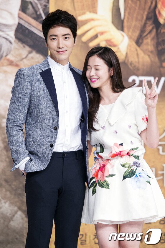 본문 이미지 - 배우 이준혁과 경수진(오른쪽)이 16일 오후 서울 영등포구 아모리스 타임스퀘어에서 열린 KBS2 새 주말드라마 ‘파랑새의 집’ 제작발표회에서 매력을 발산하고 있다. ⓒ News1 스포츠 / 김진환 기자