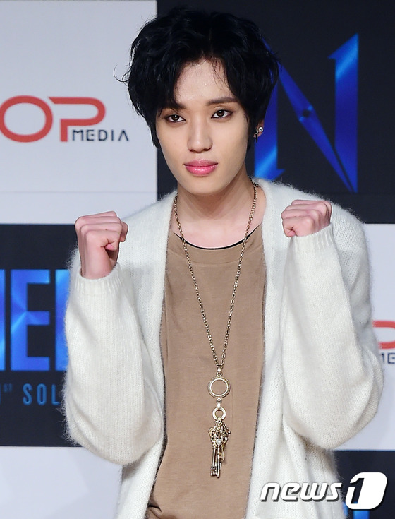 (서울=뉴스1스포츠) 권현진 기자 = \'온니엘\' 많은 사랑 부탁드려요.틴탑 니엘이 16일 오후 서울 일지아트홀에서 열린 첫 솔로 앨범 \'온니엘‘(oNIELy) 쇼케이스에 참석 …