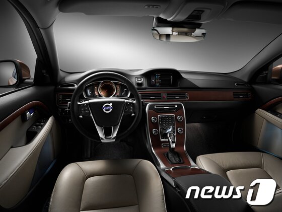 본문 이미지 - 볼보자동차 왜건형 CUV XC70 인테리어(볼보자동차코리아 제공)ⓒ News1