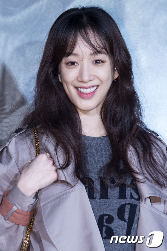 (서울=뉴스1스포츠) 김진환 기자 = 화사한 미소. 배우 려원이 23일 오후 서울 강남구 코엑스 메가박스에서 열린 영화 ‘조류인간’(감독 신연식) VIP 시사회에서 매력을 발산하고 …