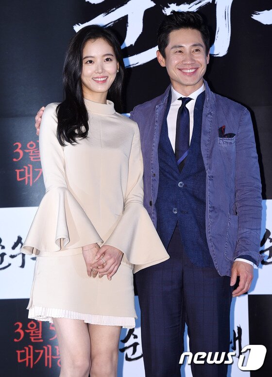 본문 이미지 - '순수의 시대' 강한나가 24일 오후 2시 서울 성동구 행당동 CGV 왕십리에서 열린 영화 '순수의 시대' 기자간담회에서 3명의 주연배우와 베드신을 찍은 소감을 전했다. ⓒ News1 스포츠 / 권현진 기자