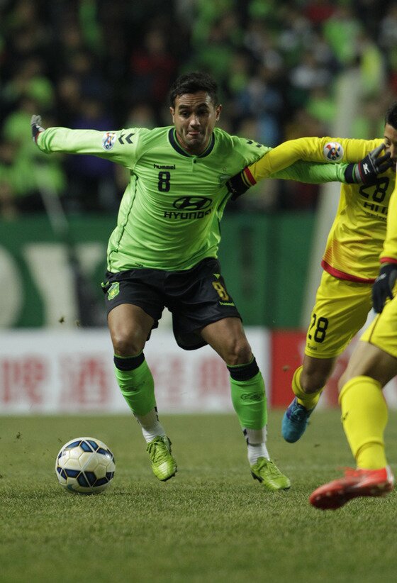 본문 이미지 - 전북이 24일 열린 가시와 레이솔과의 ACL 1차전에서 0-0으로 비겼다. 에두의 플레이가 기대에 미치지 못했다. 그래도 에닝요(사진)는 건재함을 과시했다. ⓒ News1스포츠/전북현대 제공