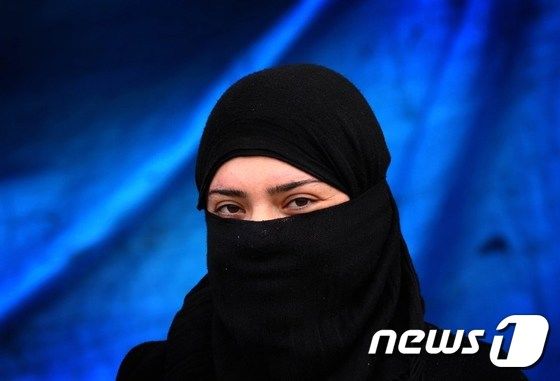 니캅 쓴 야지디족 여성 <자료사진> © AFP=뉴스1