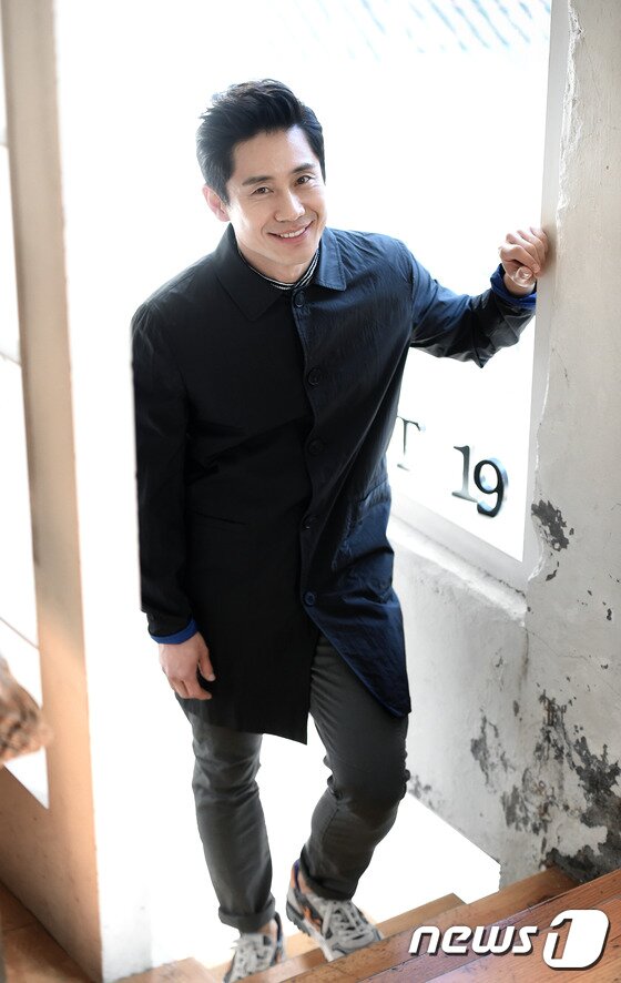 본문 이미지 - 배우 신하균이 최근 진행된 뉴스1스포츠와의 인터뷰에서 영화 '순수의 시대'를 위해 몸 관리를 했던 고충을 토로했다. ⓒ News1 스포츠 / 권현진 기자