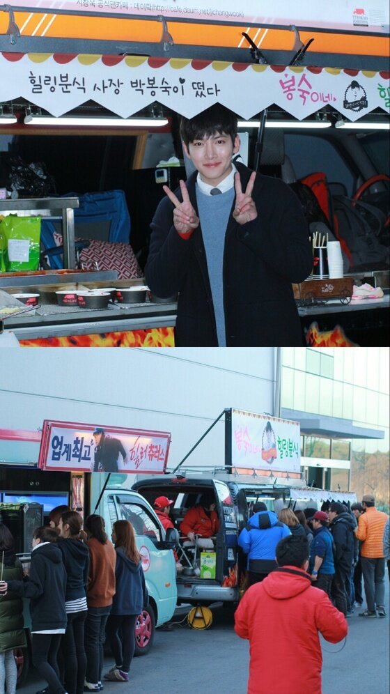 본문 이미지 - 배우 지창욱의 팬클럽이 KBS2 '힐러' 촬영장에 분식차를 선물했다. ⓒ 뉴스1스포츠 / 글로리어스 엔터테인먼트