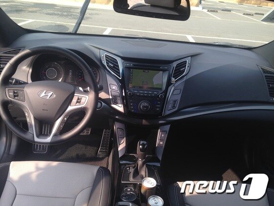 본문 이미지 - 현대자동차 더뉴 i40 실내 사진ⓒ News1