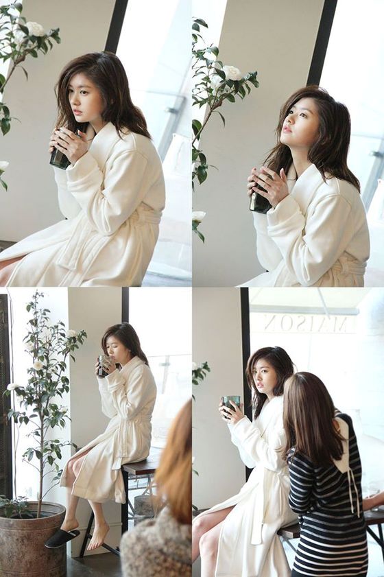 본문 이미지 - 정소민의 화보 촬영장 모습이 공개됐다. ⓒ News1스포츠 / SM C&C 공식 페이스북