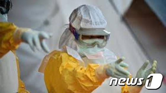 서아프리카 에볼라 진압에 나선 의료진들©AFP=News1