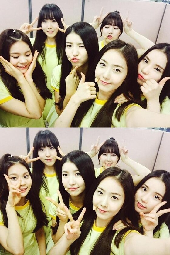 본문 이미지 - 걸그룹 여자친구의 대기실 셀카가 공개됐다. ⓒ 뉴스1스포츠 / 여자친구 공식 트위터