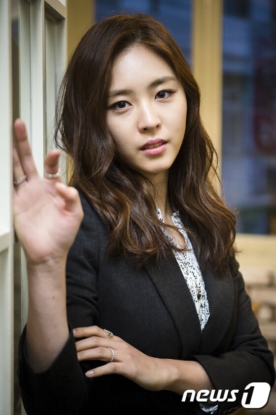 본문 이미지 - 배우 이연희가 최근 삼청동의 한 카페에서 진행된 뉴스1스포츠와의 인터뷰에서 영화 '조선명탐정 : 사라진 놉의 딸'로 관객들과 만나는 소감을 밝혔다. ⓒ News1 스포츠 / 김진환 기자