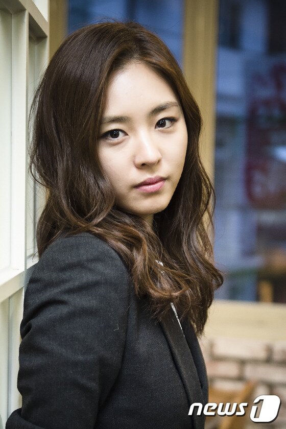 본문 이미지 - 배우 이연희가 최근 삼청동의 한 카페에서 진행된 뉴스1스포츠와의 인터뷰에서 영화 '조선명탐정 : 사라진 놉의 딸' 개봉 이후 MBC 새 월화드라마 '화정'에 출연할 계획이라고 밝혔다. ⓒ News1 스포츠 / 김진환 기자